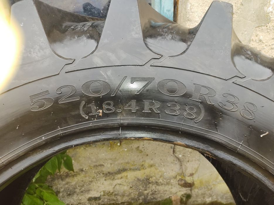 Opona 38/70/520 (18.4 38) (uszkodzona)