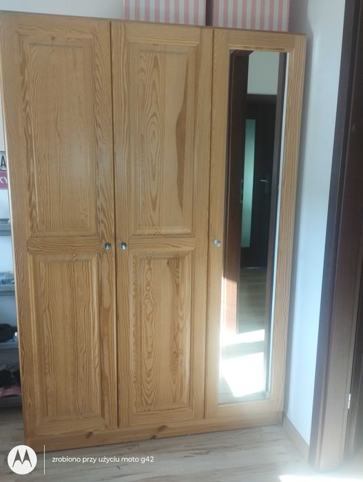 Szafa sosnowa z lustrem