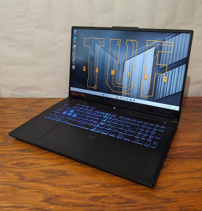 Asus tuf A17 rtx4050 Ryzen 9 7940hs