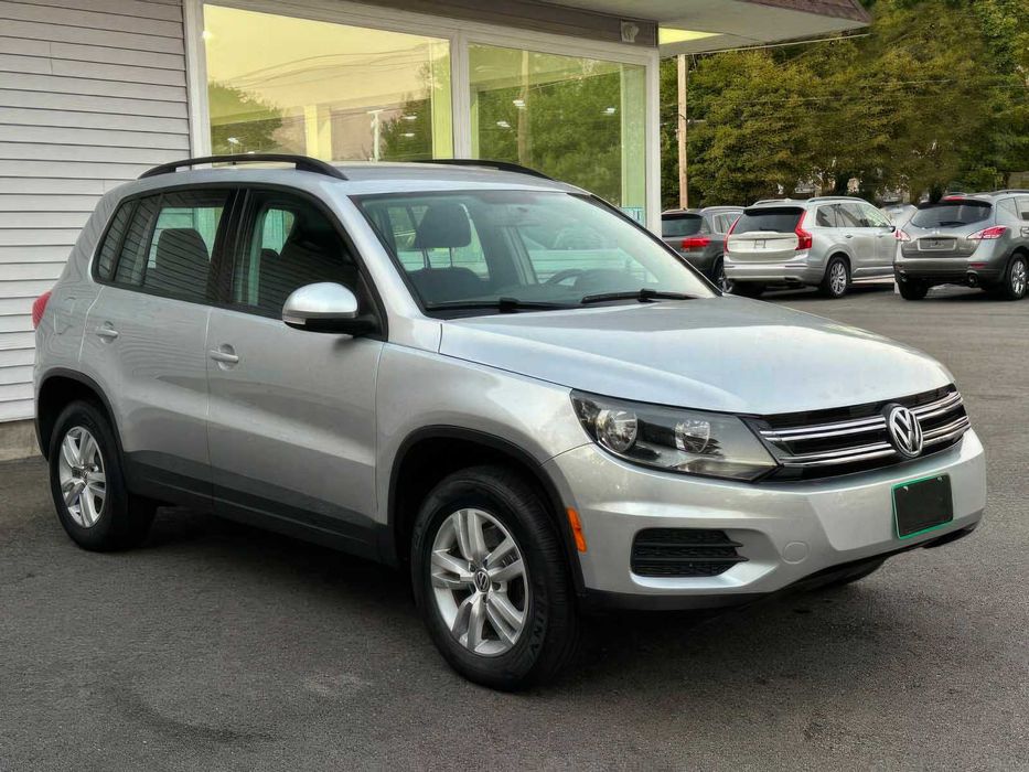Volkswagen Tiguan S      2015