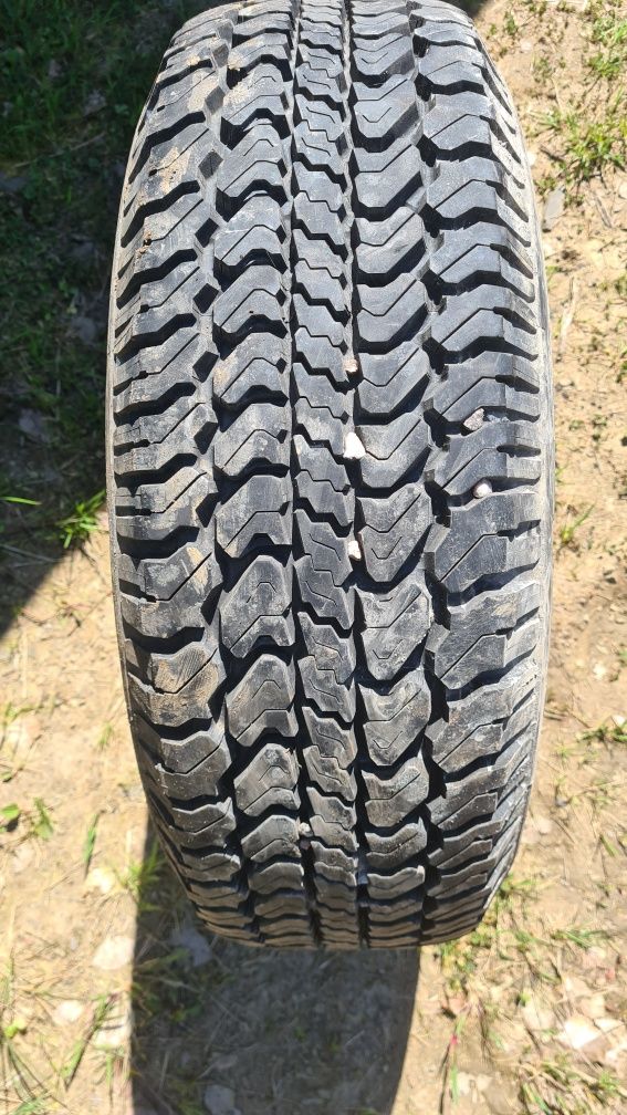 Opona michelin 4x4 a/t 235/75/15