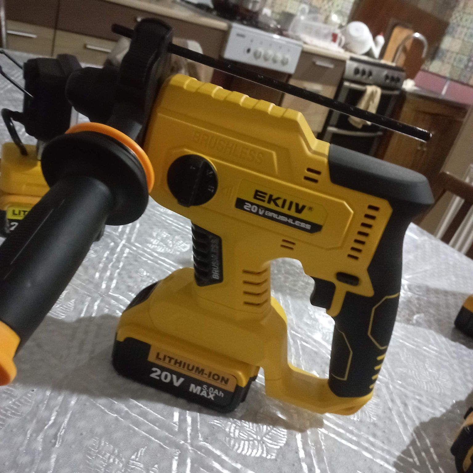 Інструмент DeWalt