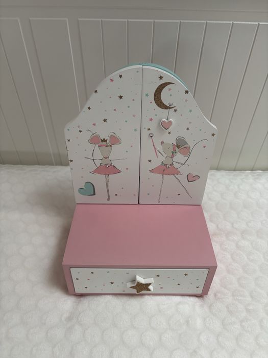 Szkatulka na bizuterie z lusterkiem