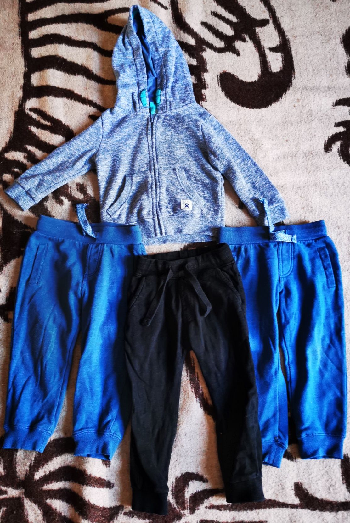 3 pary spodni dresowych i bluza