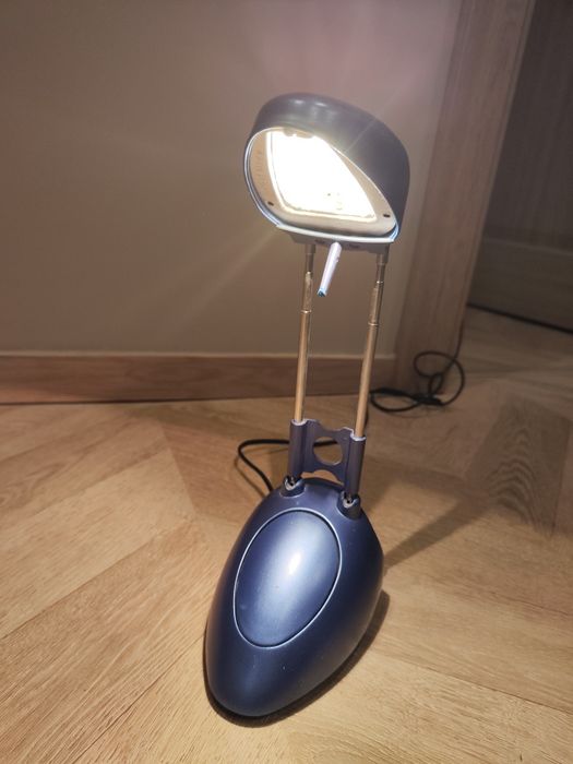 Niebieska lampka biurkowa