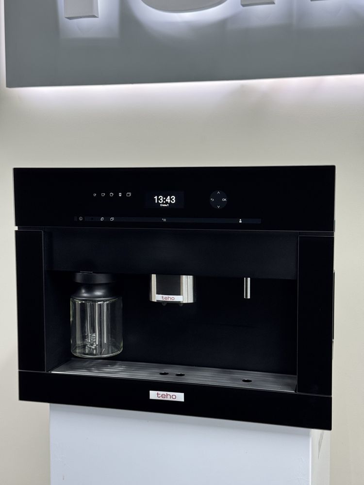 Кавомашина Miele CVA 6401, 15 бар, автоматичний капучінатор