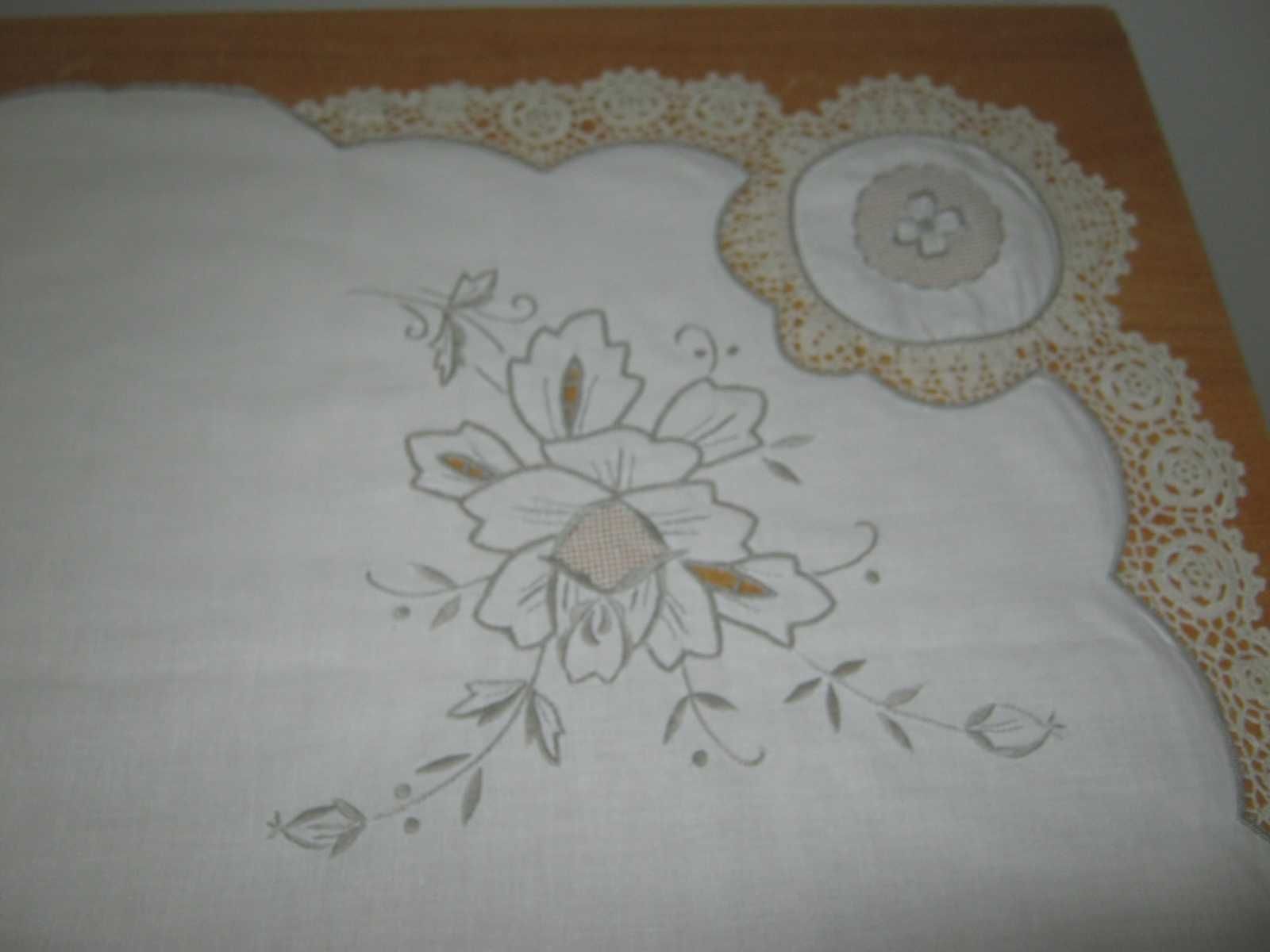 Haft ręczny richelieu szydełko mereżki obrus bawełna 164 / 252 cm