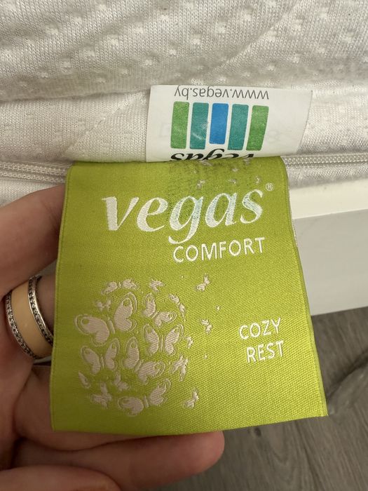 Двоспальне ліжко з масиву, матрац Vegas та 2 тумби