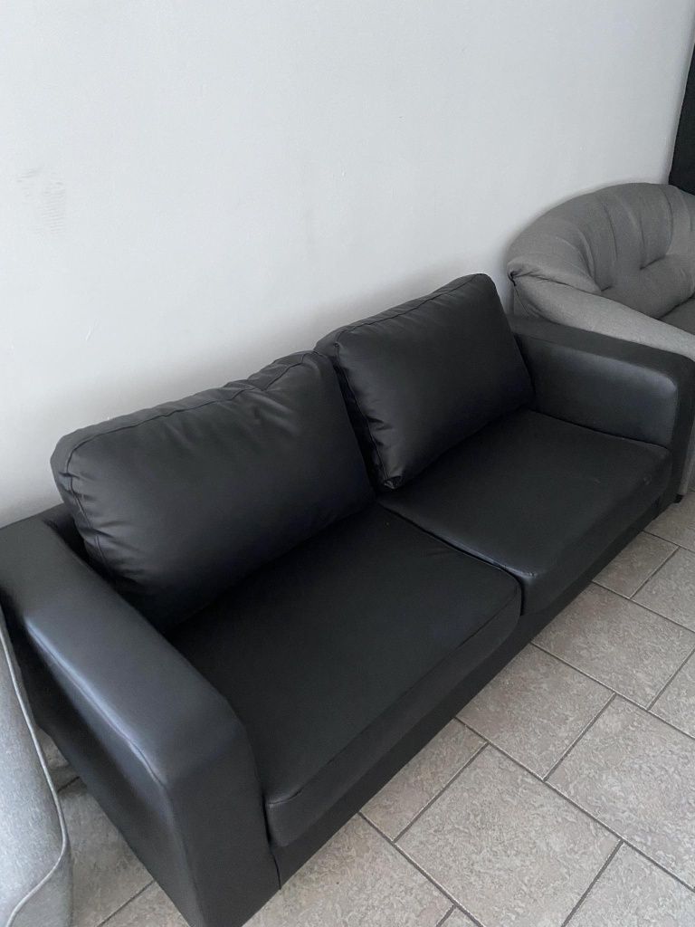 Sofa dwuosobowa salonowa