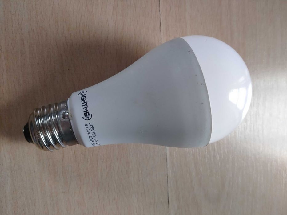 Żarówka LED LightMe LM85194 E-27 8.8 W = 66 W 900 lm RGBW 1 szt.