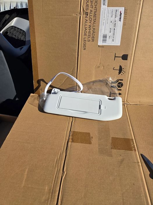 Lewa Oslona przeciwsłoneczna Peugeot 508 II 98173687PR