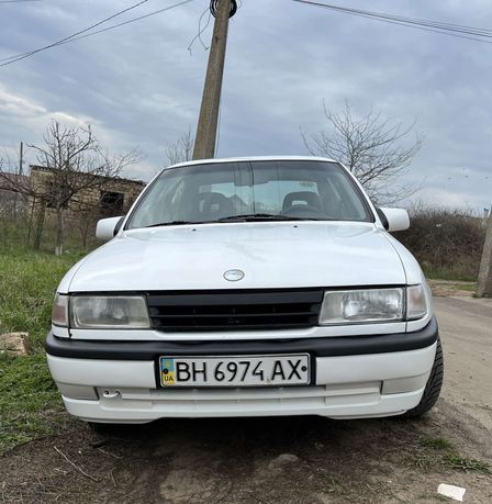 Машина Opel Omega