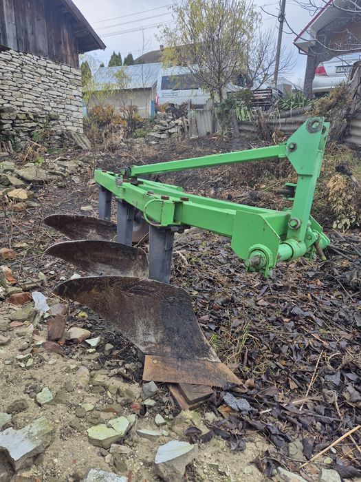 Плуг Bomet 3-х корпусний