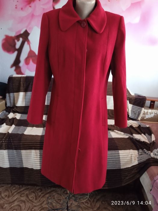 Женское весеннее пальто отличного качества