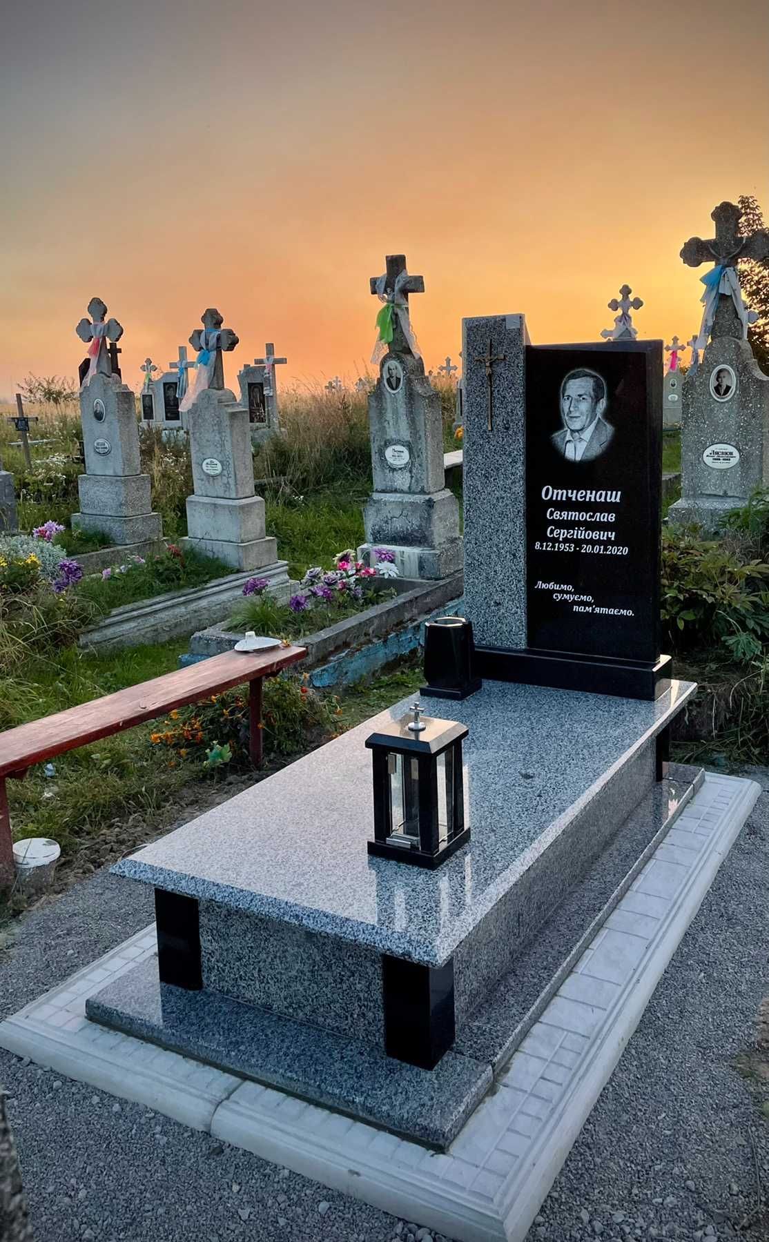 Пам'ятники без посередників з граніту різниця/опт