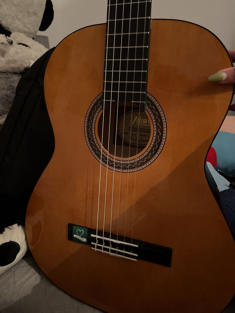 Vendo guitarra marca valencia