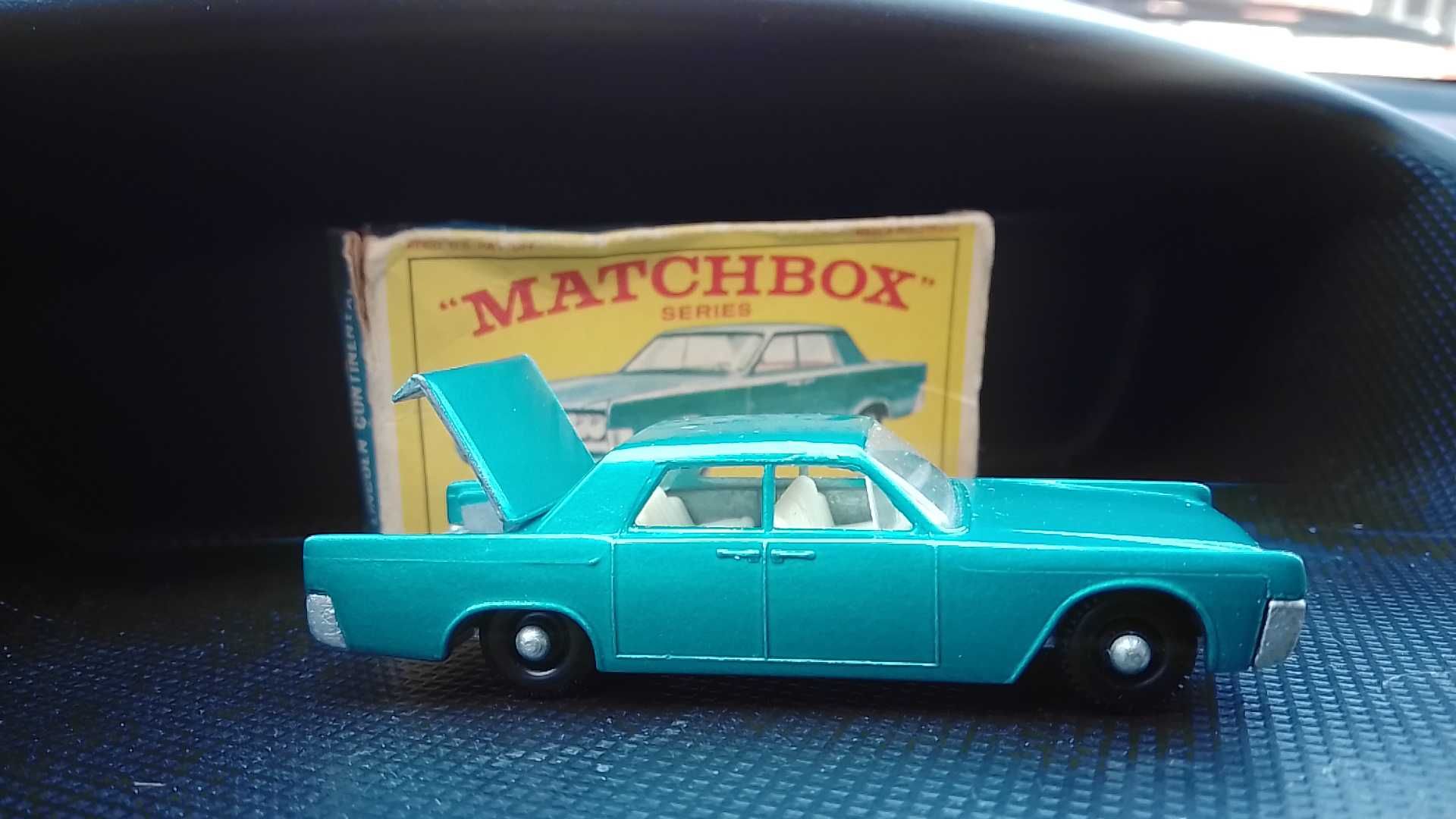 Miniatura antiga MATCHBOX LINCOLN CONTINENTAL #31