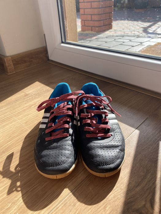 Buty chłopięce niebiesko-czarne rozmiar 34 adidas