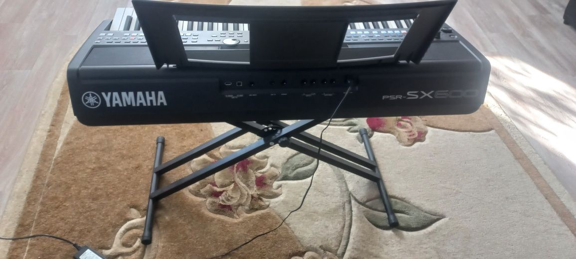 Синтезатор YAMAHA PSR-SX600.