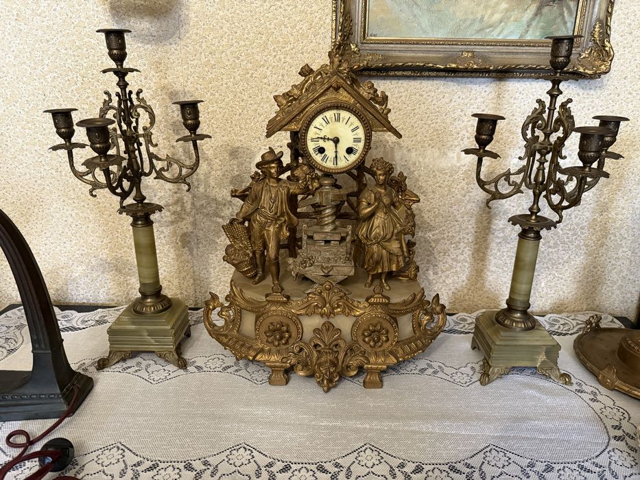 Francuski zegar kominkowy z kandelabrami