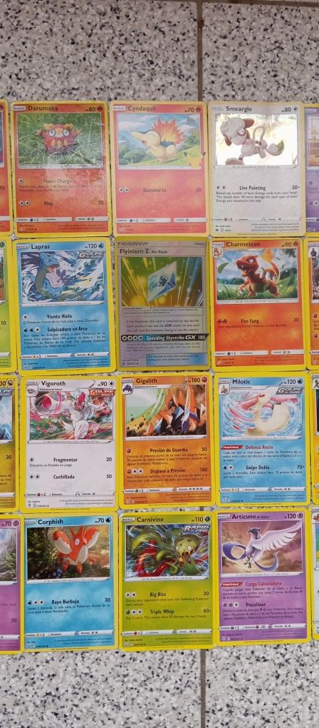 Várias cartas Pokémon