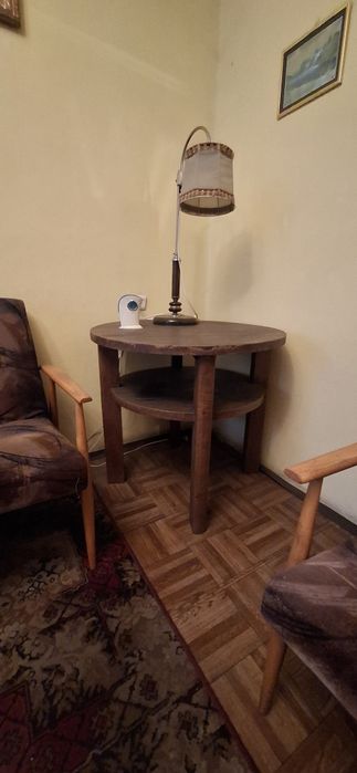 Okrągły stolik retro / PRL – drewniany, solidny