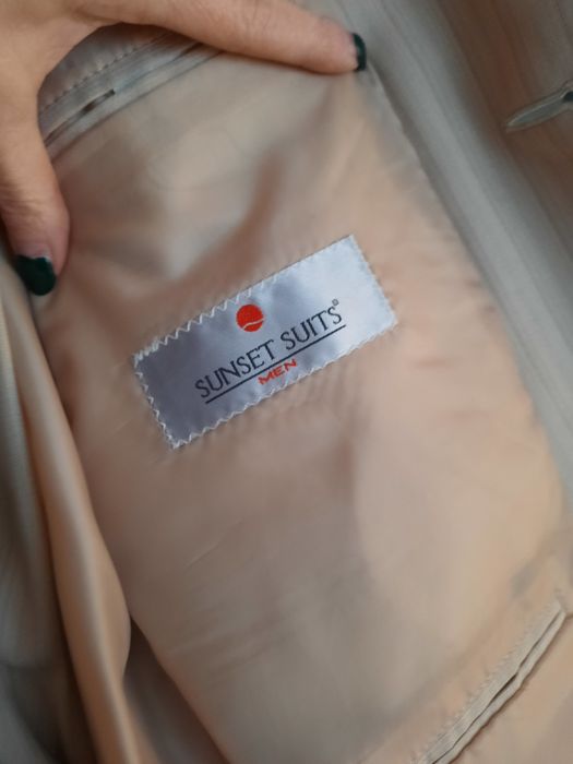 Męski jasny garnitur