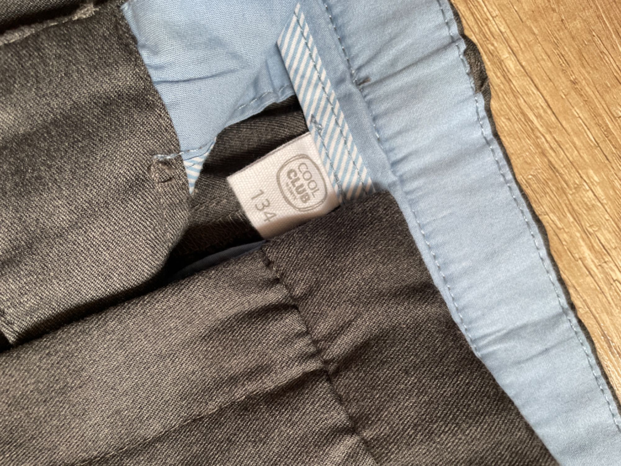 Spodnie garniturowe, jeansy, koszula  134