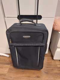 Średnia walizka 54 cm x 38 cm w bardzo dobrym stanie