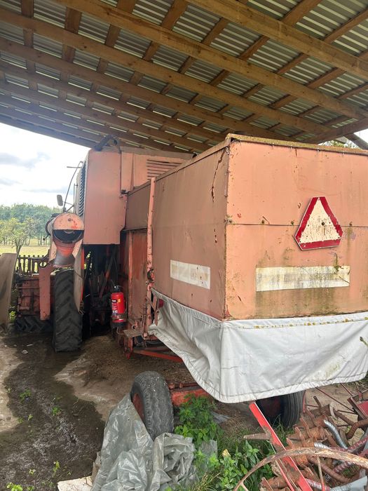 Kombajn zbożowy Bizon Z056