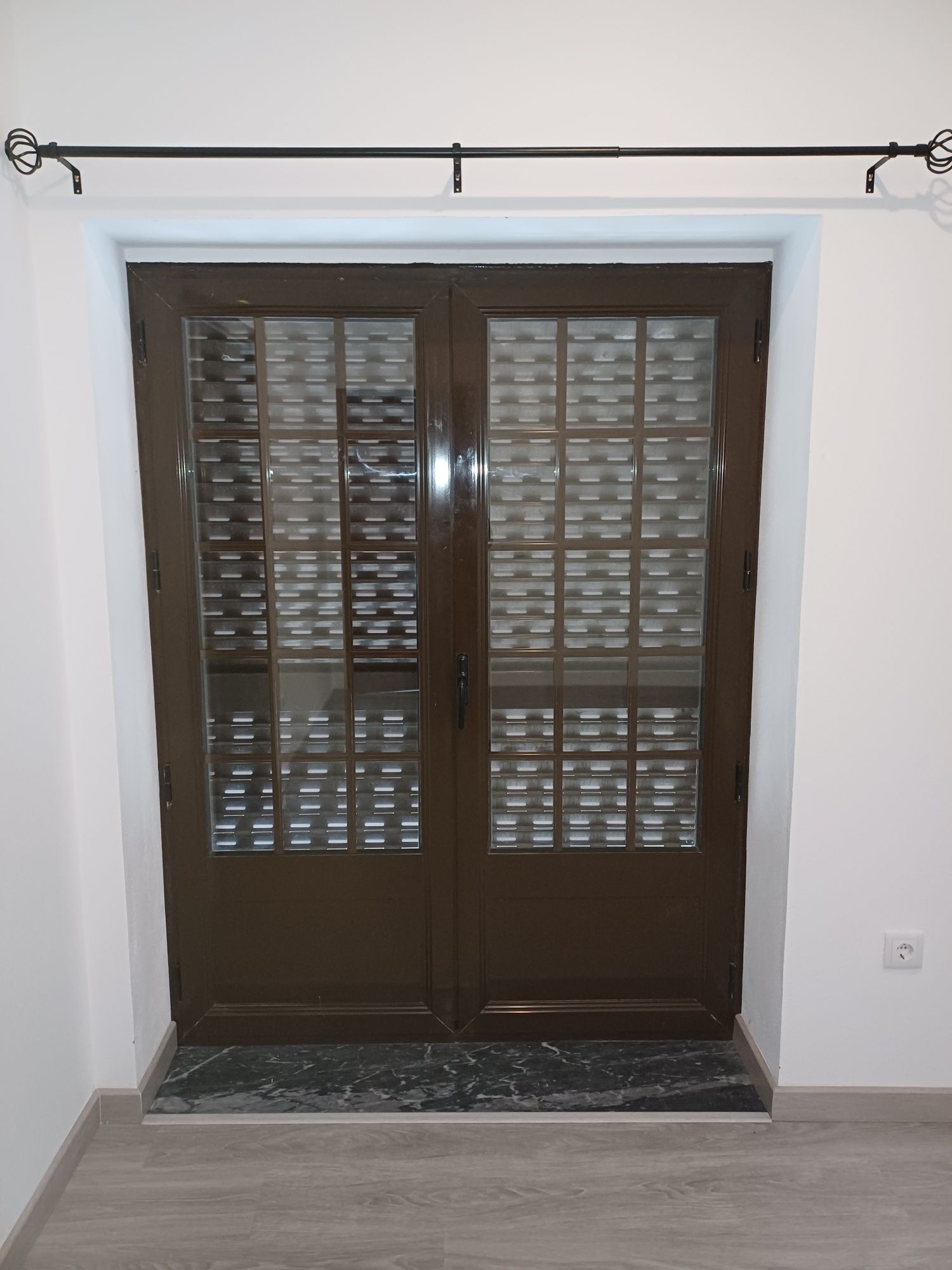 Janela sacada em aluminio