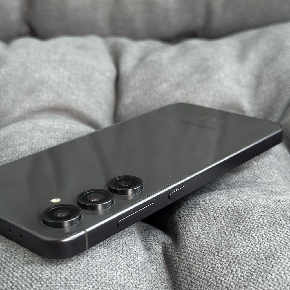 Samsung s24 Fe Официальный
