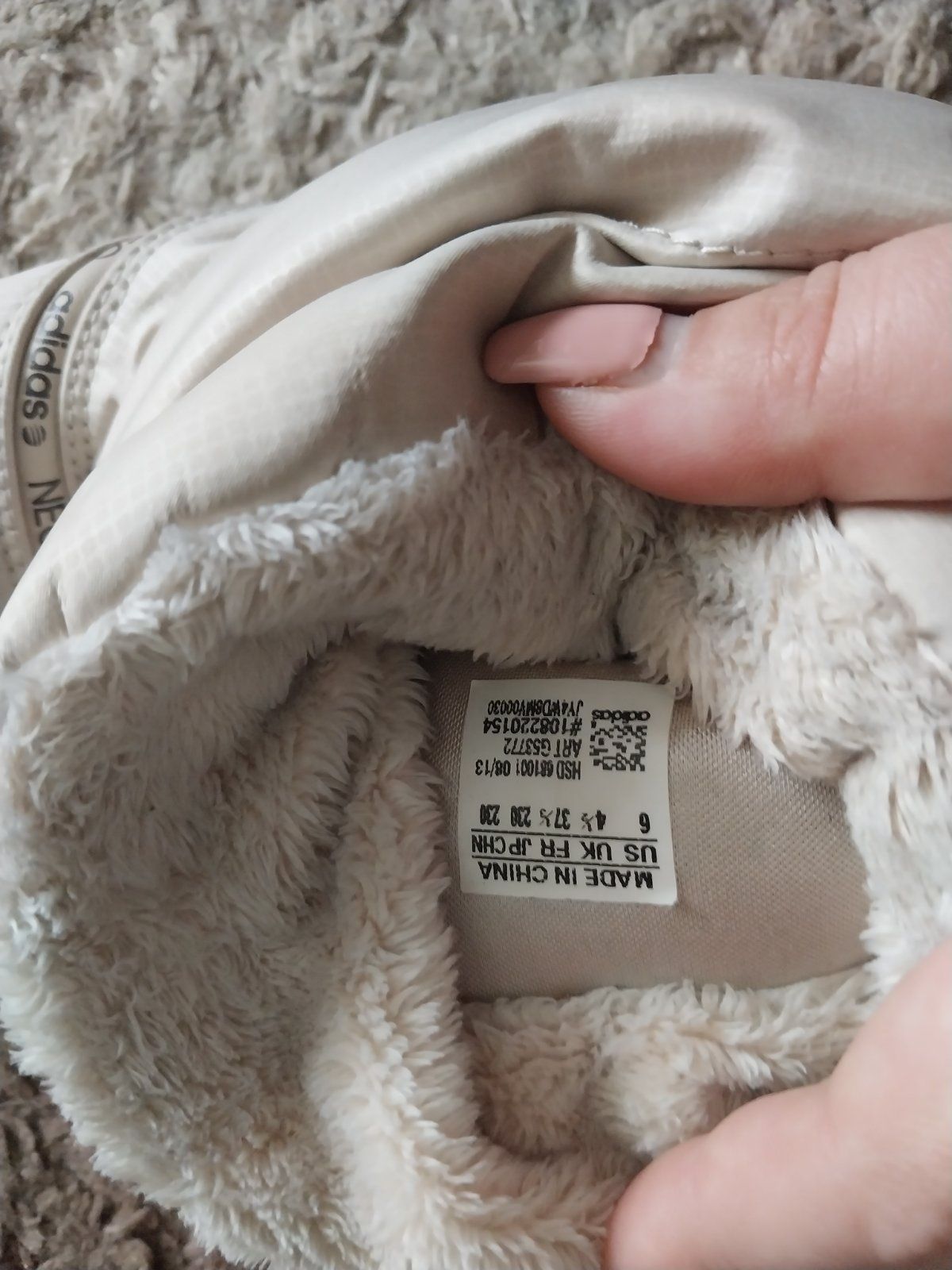 Продам жіночі утеплені чоботи adidas
