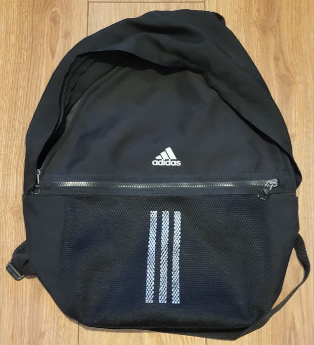 Plecak adidas z zepsutym suwakiem