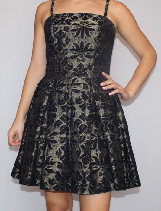 Piekna elegancka sukienka na wesele