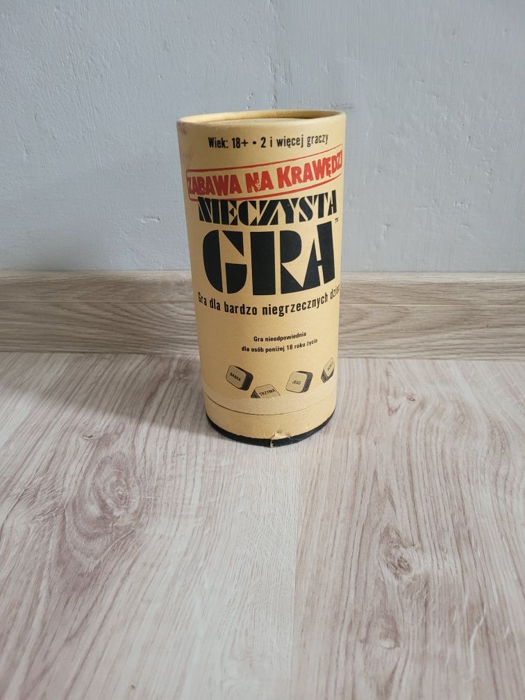 Zabawa na krawędzi. Nieczysta gra. Gra dla bardzo niegrzecznych dzieci