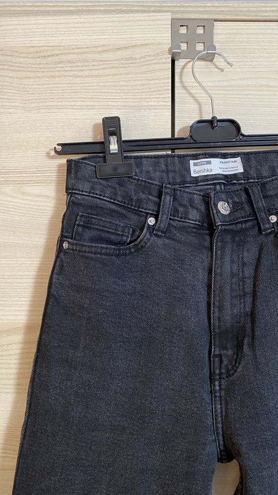 Nowe spodnie jeansy czarne z wysokim stanem Bershka