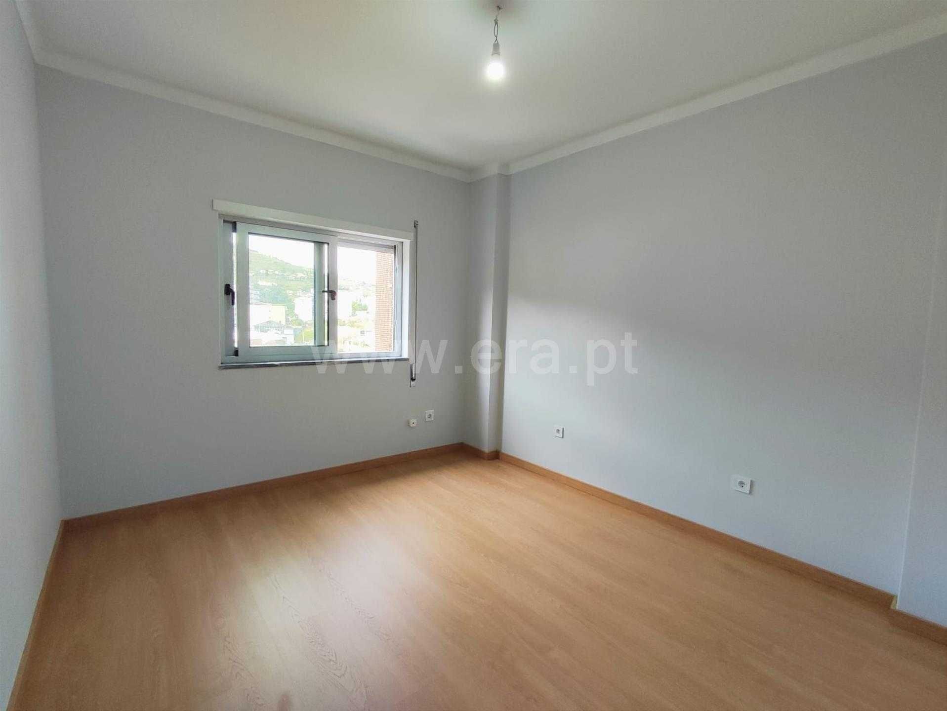 Apartamento T-2 totalmente renovado