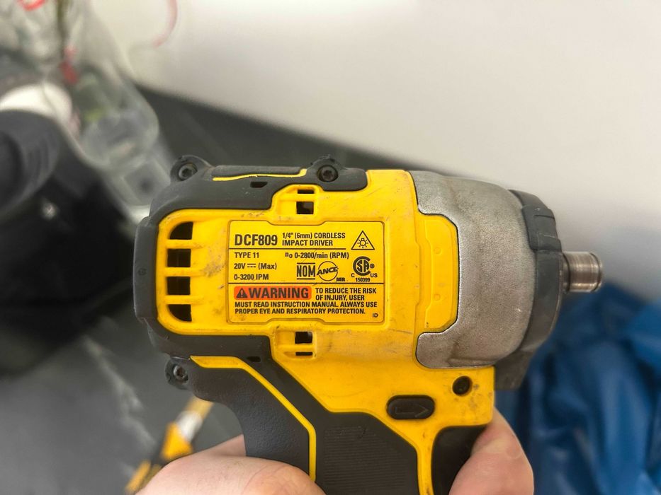 Dewalt DCF809 ATOMIC – zakrętarka udarowa, wersja USA, uszkodzona