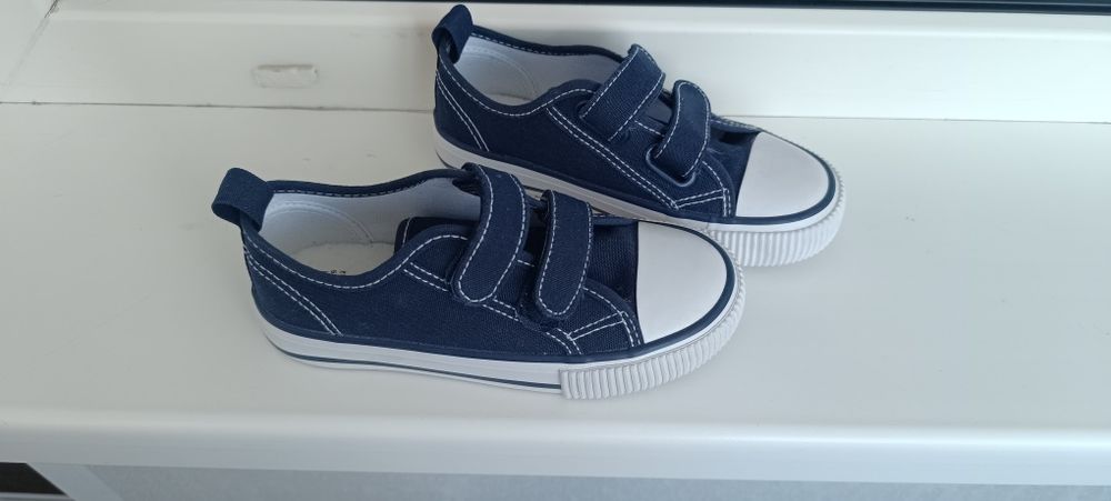 Нові кеди Primark.