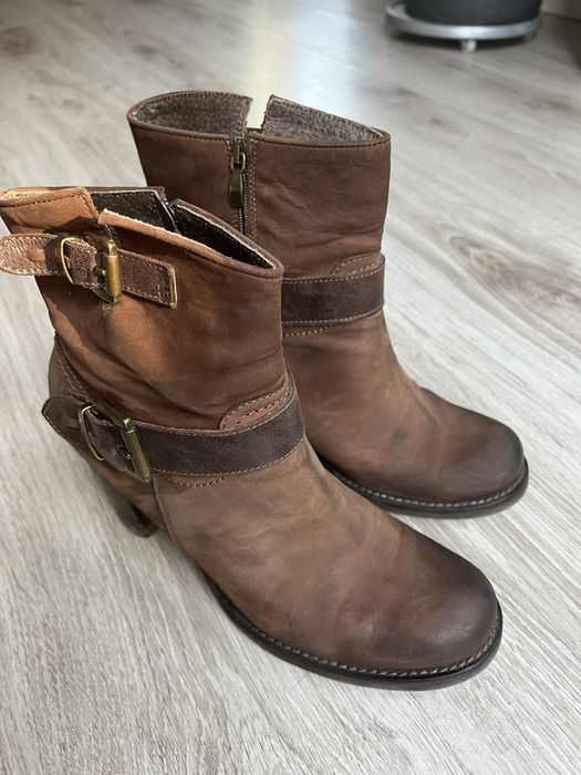 Wysokie brazowe botki venezia