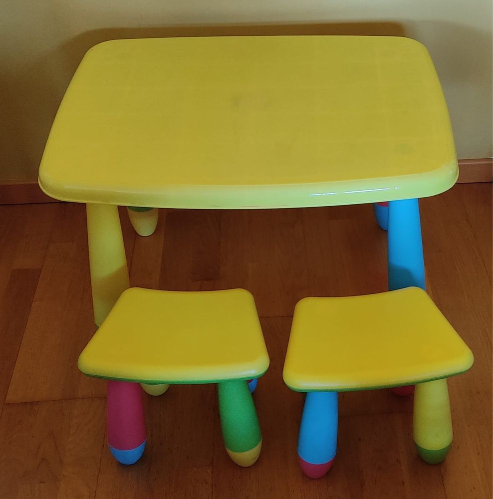 Mesa infantil de atividades