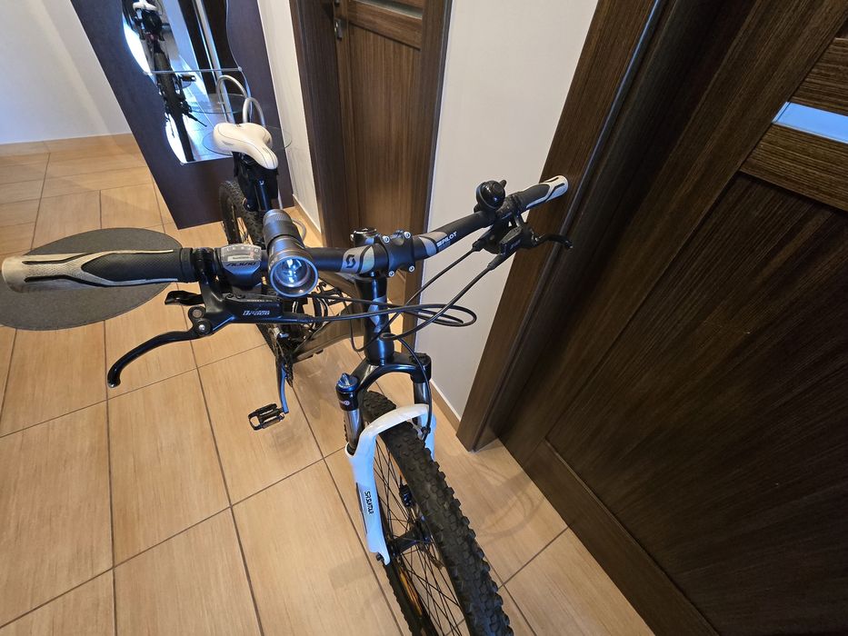 Scott rower górski 26 cali rozmiar M, 27 przerzutek