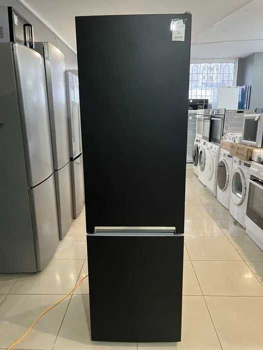 Холодильник Beko K54305H з гарантією чудовий стан No Frost