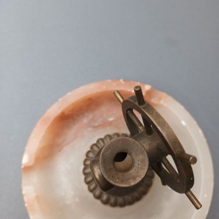 Popielniczką z obcinaczem do cygar