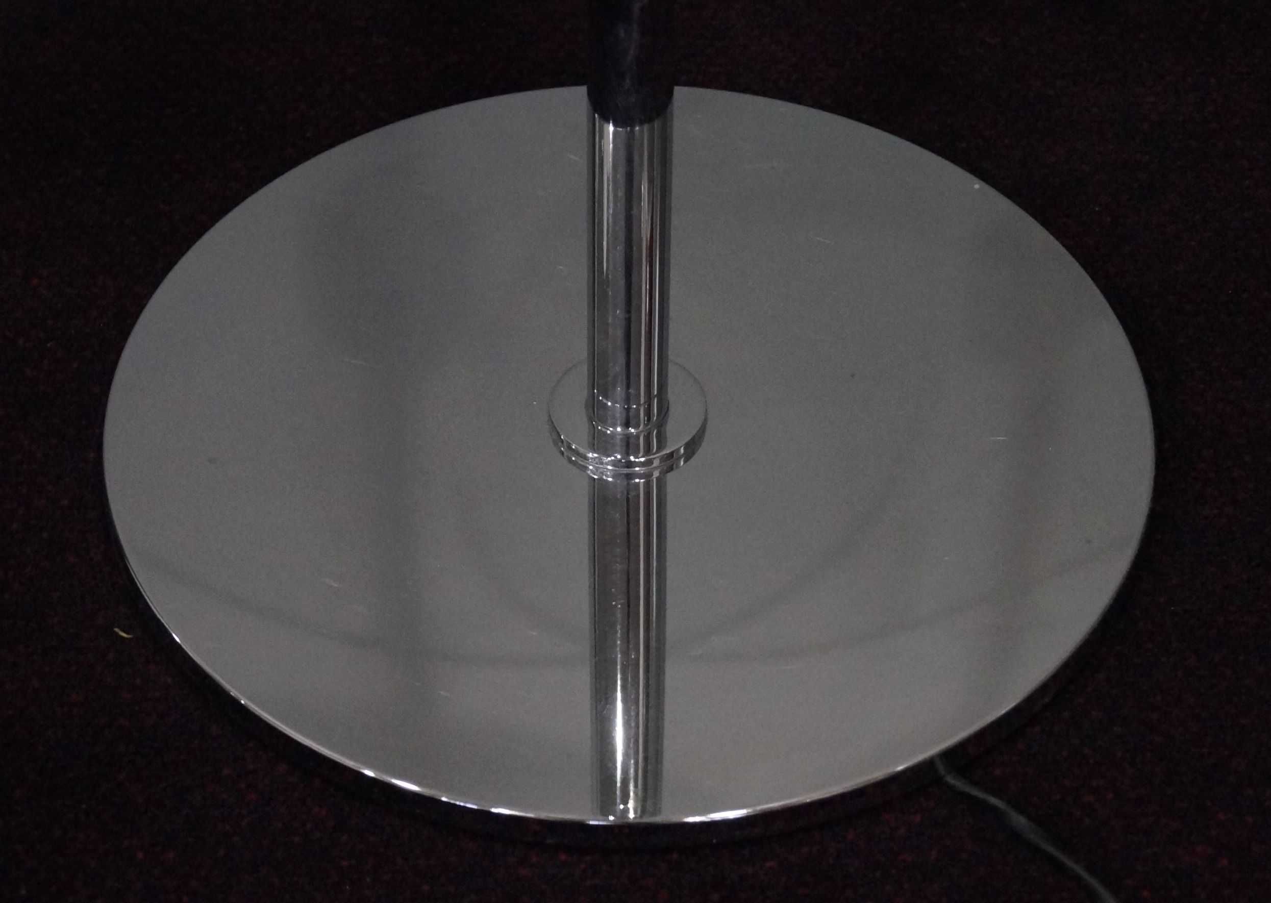 Lampa stojąca podłogowa