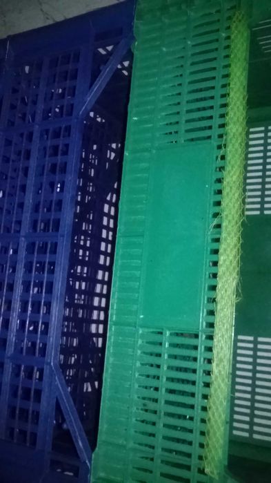 Duźe -  solidne skrzynki plastikowe