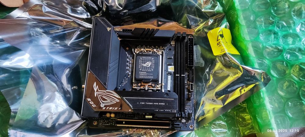 Материнская плата ASUS ROG Strix Z690-I Gaming WiFi 6E