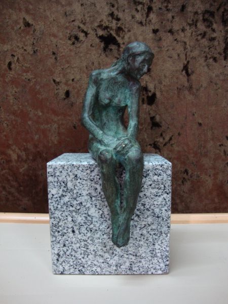 Escultura em bronze, assinada