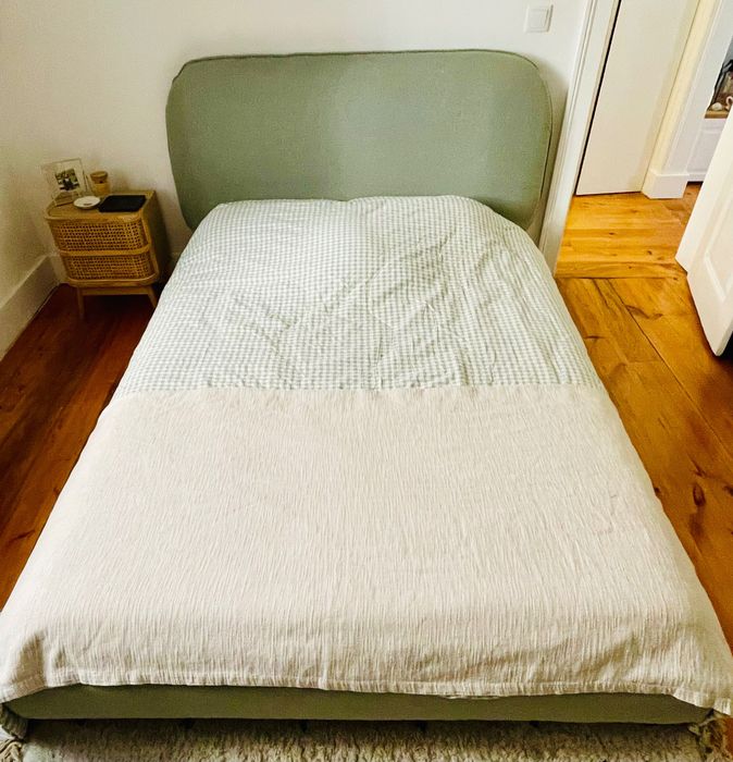 Cama IKEA modelo VADHEIM